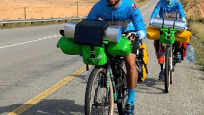 En bicicleta con destino Qatar: la historia de cuatro amigos que pedalean por la Selección