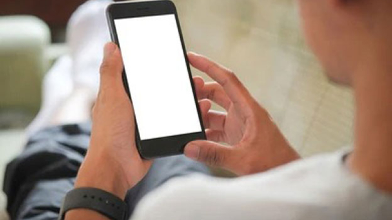 "Cara de smartphone": según un estudio, el celular podría provocar más papada