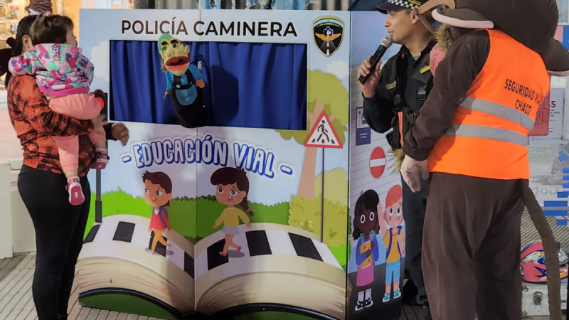 La mascota vial Chacha y el títere Jorgito visitaron la peatonal de Resistencia