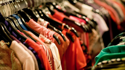 Acuerdan congelar el precio de unas 60 marcas de ropa