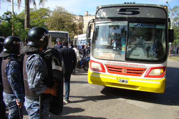 Usuarios sin colectivos  en medio de fuerte puja entre empresas y municipio