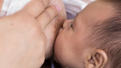 Comprueban que la leche materna de vacunadas contra Covid-19 transfiere inmunidad a los bebés