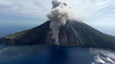 Sicilia: erupción del volcán Stromboli pone en alerta naranja a la isla 