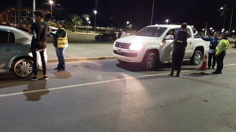 Muerte del joven y su bebé: refuerzan controles y secuestran 69 motos y 15 autos en dos días
