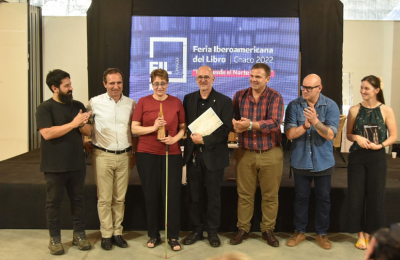 Entrega de premios en la Feria del Libro, que sigue exhibiendo lo mejor de la literatura