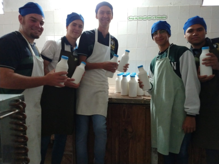 Los alumnos en pleno desarrollo de elavoracion.jpeg