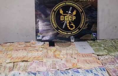 Detenido con varias dosis de cocaína y casi medio millón de pesos