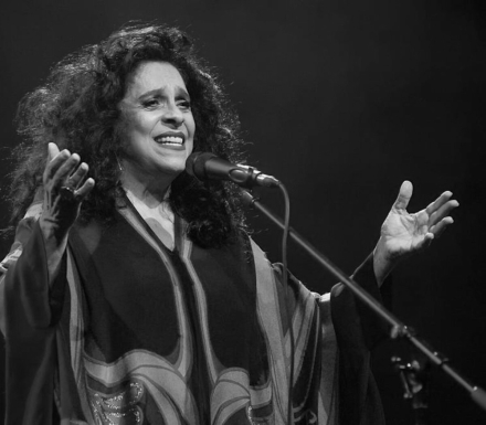efe gal costa.jpg