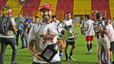 "Conejo" Espíndola: "Este plantel quedó en la historia grande del club"Además, remarcó que la clave fue el compromiso de los jugadores a lo largo de todo el torneo y ya palpitó la final del oficial an