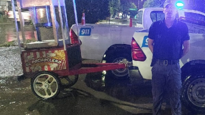 Sin códigos: robaron un carro pochoclero, que lo recuperan a la hora