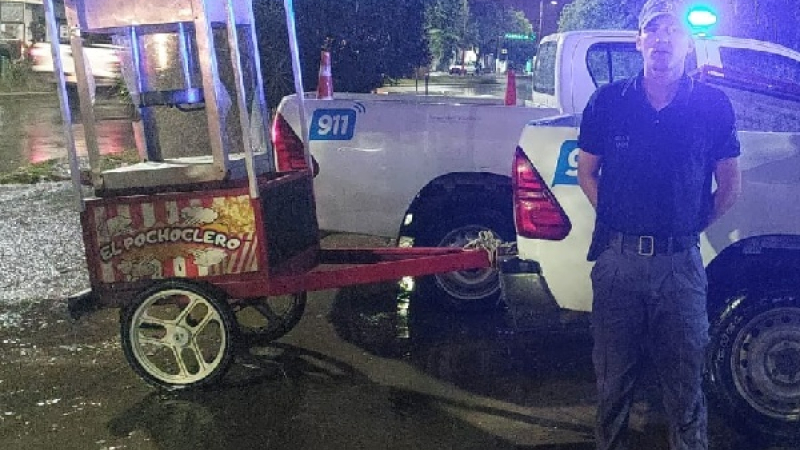 Sin códigos: robaron un carro pochoclero, que lo recuperan a la hora