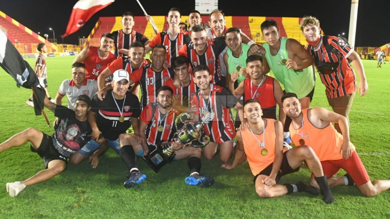 Juventud, divino tesoro: venció a Regional y es campeón de campeones