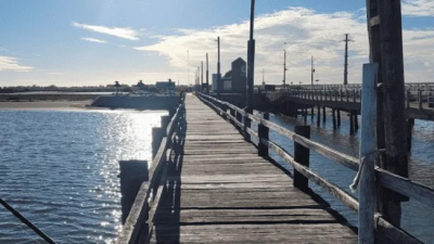 Escapada: la playa solitaria con arenas claras y aguas turquesas que reúne un entorno natural único