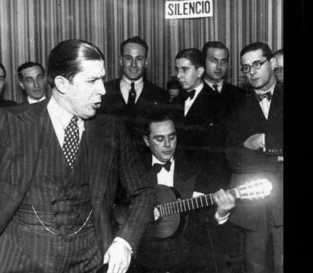 562668-carlos-gardel-radio.jpeg