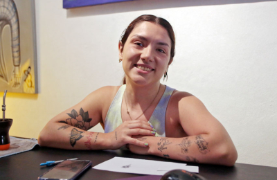 Tatuadores de Resistencia viven un diciembre saturados por la demanda