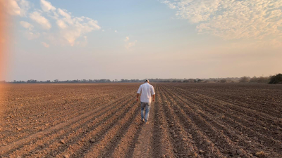 Ante la falta de lluvia y la incertidumbre, el campo sigue trabajando