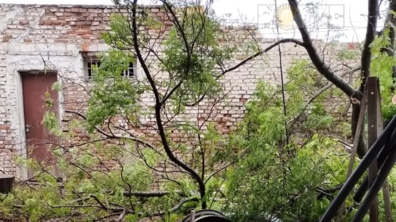 Du Graty: violento temporal hizo volar el techo de una vivienda