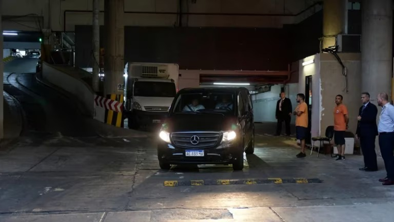 Alberto Fernández fue sometido a un bloqueo radicular y realizará reposo en la Quinta de Olivos