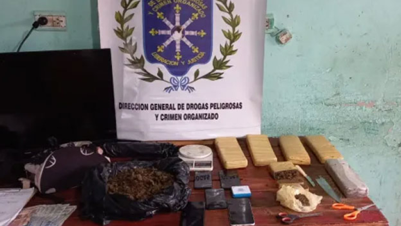 Corrientes: tenía más de 50 gallos y cinco ladrillos de marihuana