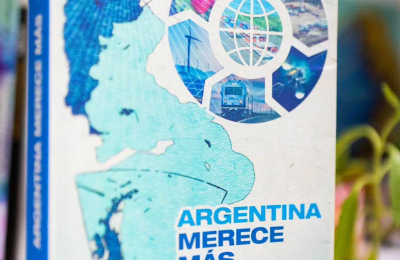 Capitanich presenta "Argentina merece más" en dos ciudades de Buenos Aires