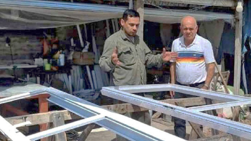 San Martín: fábrica de aberturas y ladrillería en el barrio Qom