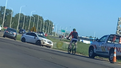Despiste y vuelco en la rotonda de ruta 16