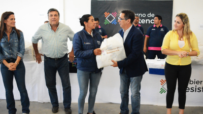 Gustavo Martínez entregó indumentaria para cuatro áreas del Municipio