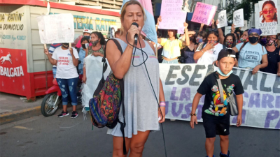 Continúan reclamando porque les suspendieron becas