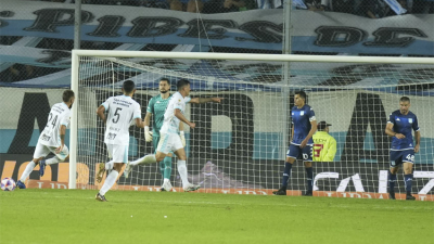 Racing cayó ante Atlético Tucumán y se aleja de la punta
