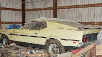 Encontraron un Ford Mustang abandonado en un garaje hace casi 50 años