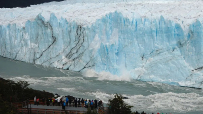 El glaciar Perito Moreno, el más importante de Argentina, retrocedió 700 metros en dos años