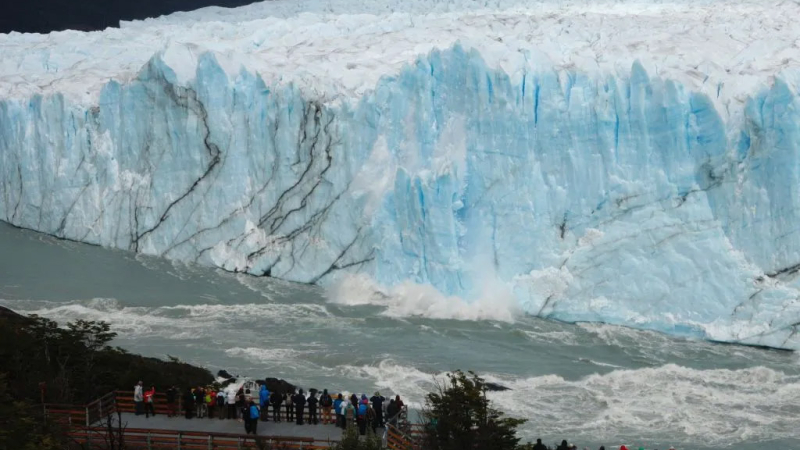 El glaciar Perito Moreno, el más importante de Argentina, retrocedió 700 metros en dos años
