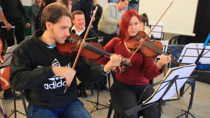 Programa nacional invierte 40 millones en instrumentos musicales que llegan para las escuelas