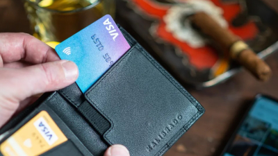 El gobierno anunciará medidas para sostener el consumo: aumento en los límites de las tarjetas de crédito
