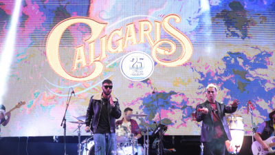 Los Caligaris cerraron la segunda jornada del Festival Patrio en el Parque de la Democracia