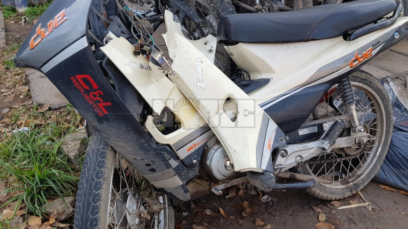 Casi lo matan al atropellarlo y lo dejaron abandonado en la calle