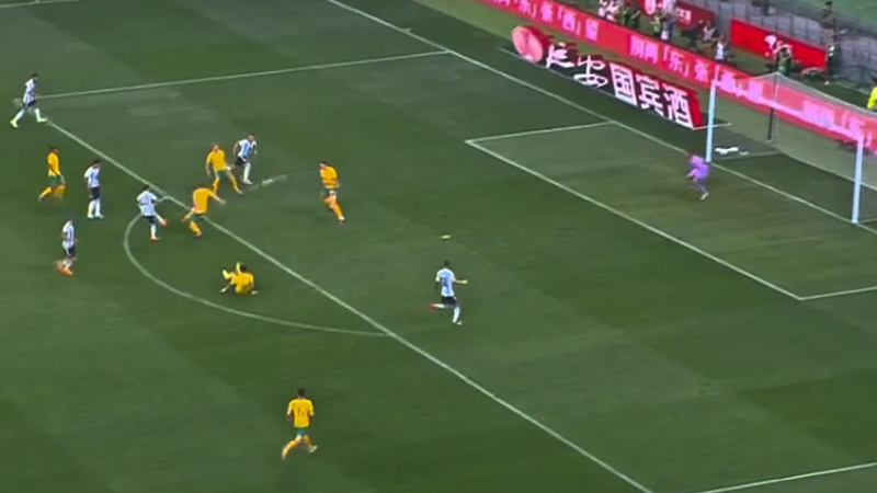 Con un golazo de Messi, Argentina le gana 1-0 a Australia en el primer tiempo