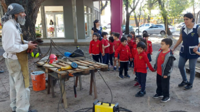 Escultores crean obras en vivo en el Campus Resistencia de la UNNE