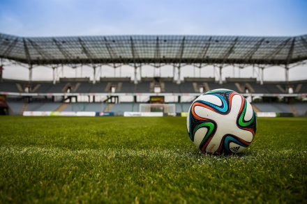football-g3cc2ea38b_1280.jpg