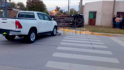 Charata: un herido de gravedad al colisionar dos camionetas