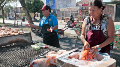 Duro golpe de los precios al consumo de comidas callejeras