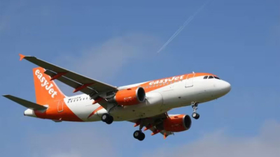 Una pareja fue detenida por tener sexo en el baño de un avión