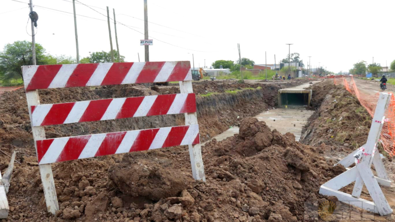 Vecinos reclaman por la paralización de obras de pavimentación de avenida Coronel Falcón