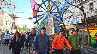 Miles de fieles peregrinan a Luján con la consigna:"Madre, estamos en tus manos, danos fuerza para unirnos"