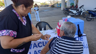 La combinación de vacunas Covid daría una protección extra a mayores de 50 años