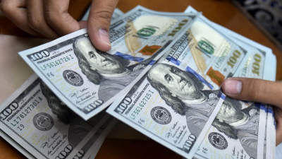 Nuevo récord: el dólar blue pegó otro fuerte salto, rozó los $900 y cerró a $880
