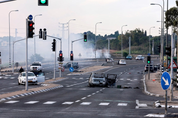 Las secuelas de una infiltración masiva de hombres armados de Hamas desde la Franja de Gaza, en el área de Sderot, al sur de Israel: Foto: REUTERS/Ammar Awad.