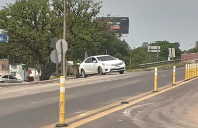 Robaron los separadores viales instalados para mejorar la circulación en el puente