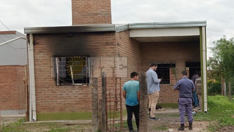 La Rubita: apuñaló a su pareja, prendió fuego la casa y huyó