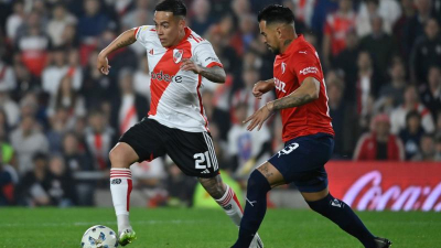 River fue muy superior a Independiente, goleó y manda en soledad